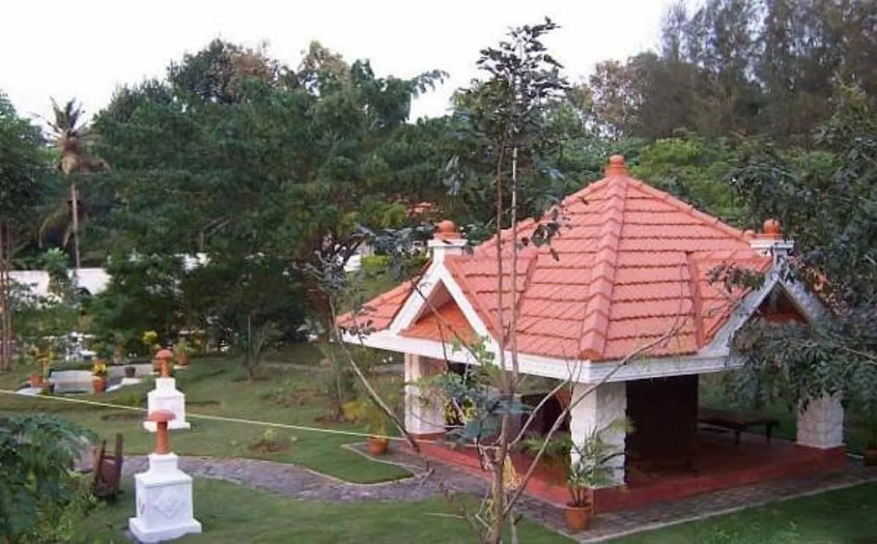 Aadithyaa Resorts West Kallada