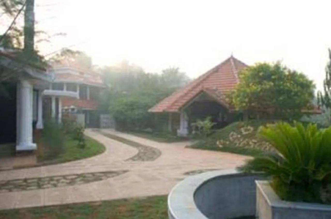 Aadithyaa Resorts West Kallada